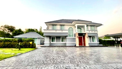 Houses for rent : Luxury House with Private Swimming Pool at Baan Suan Neramit (Or Ngoen–Ramintra)