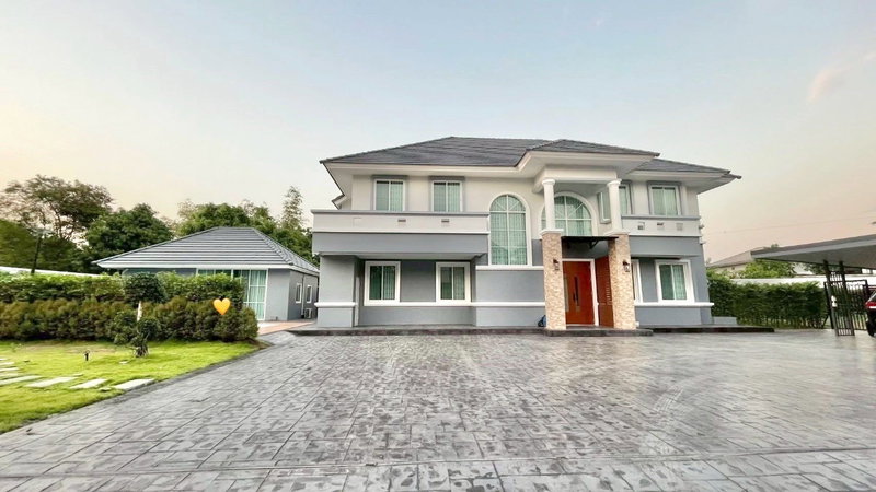 บ้านเดี่ยวให้เช่า : ขาย–เช่าบ้านหรู บ้านสวนเนรมิตร (ออเงิน–รามอินทรา) บ้านเดี่ยวหลังใหญ่ บรรยากาศร่มรื่น พร้อมสระว่ายน้ำส่วนตัว เฟอร์นิเจอร์ครบ