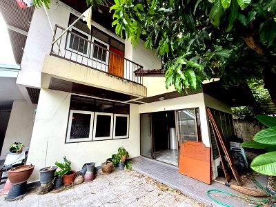 เช่าบ้านเดี่ยว ถนนเพชรบุรี กรุงเทพฯ : ให้เช่า บ้านเดี่ยว สุขุมวิท 26 ซอยสงบ ปลอดภัย ใกล้ร้านอาหาร Michelin Star ชื่อดัง ที่ดิน 95 ตร.ว. พื้นที่ใช้สอย 260 ตร.ม. 