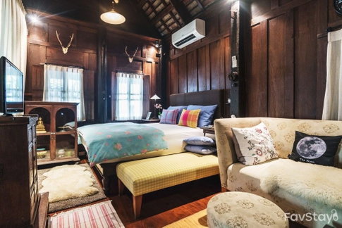 ขายบ้านทรงไทย 5หลังในพื้นที่ อยู่ลาดพร้าว ซอยโชคชัย4 1ราคานี้หายากสำหรับเนื้อที่ 164 ตรว 6นอน6น้ำ แอร์ 7 ตัว ราคาดีมาก