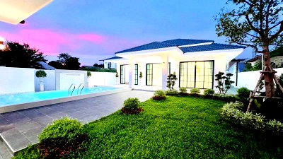 Houses for sale Rubberland : Fully furnished pool villa for sale in Pattaya, near Raiwanasin Market.