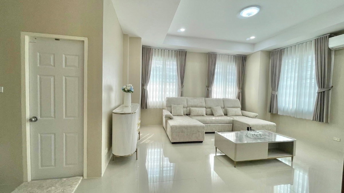 รูป ขาย–เช่าบ้านหรู บ้านสวนเนรมิตร (ออเงิน–รามอินทรา) บ้านเดี่ยวหลังใหญ่ บรรยากาศร่มรื่น พร้อมสระว่ายน้ำส่วนตัว เฟอร์นิเจอร์ครบ - รูปที่ 13/16