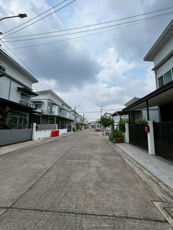 รูป ขายบ้านแฝดใหม่ 2 ชั้น 3 ห้องนอน 2 ห้องน้ำ หลักสี่ ใกล้รถไฟฟ้าสายสีชมพู แจ้งวัฒนะ 14 - รูปที่ 24/24
