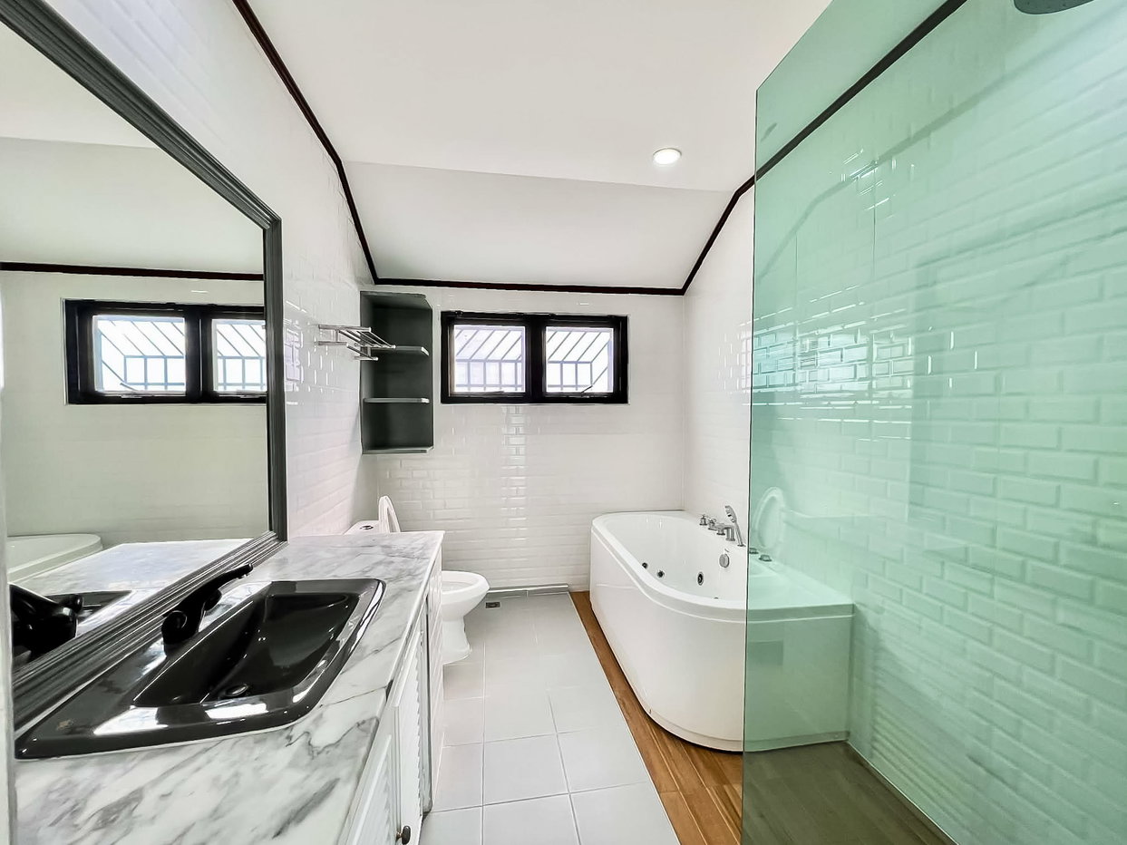 รูป Beachfront Pool Villa for Rent in Na Jomtien - รูปที่ 14/18