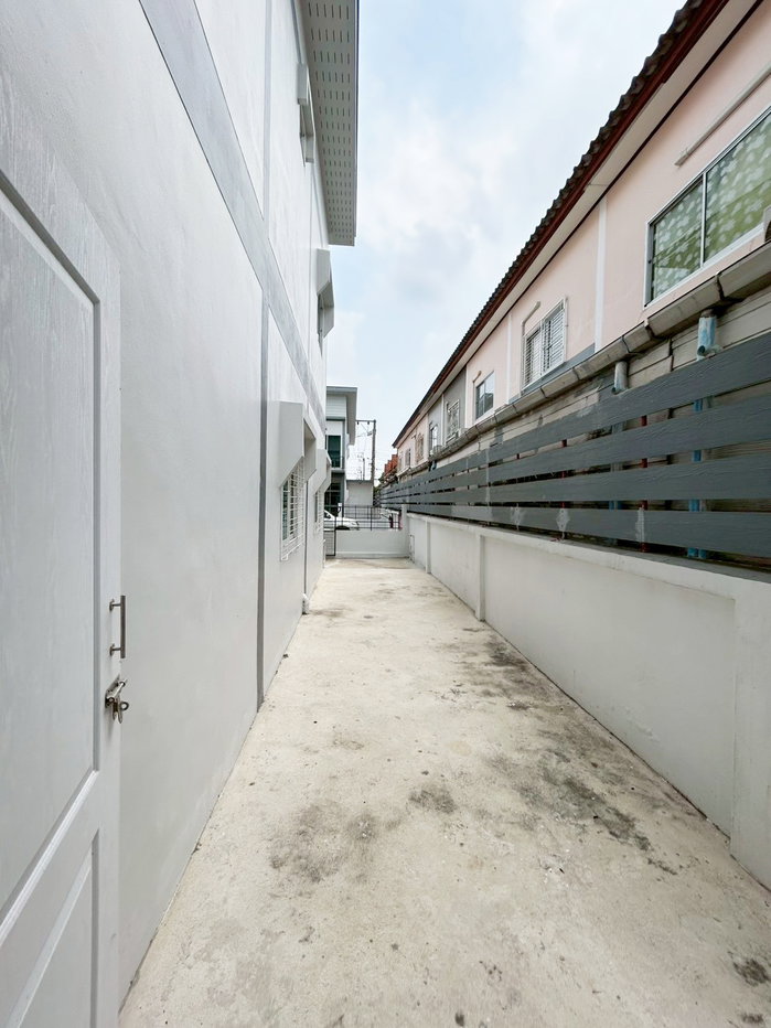 รูป ขาย บ้านแฝดใหม่ใหญ่สไตส์บ้านเดี่ยว 2 ชั้น 4 ห้องนอน 3 ห้องน้ำ ใกล้รถไฟฟ้าสีชมพู สถานีแจ้งวัฒนะ14 - รูปที่ 16/26