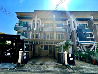 Townhouses for sale Bangkok : For Sale: 3-Storey Townhome at Town Avenue Rama 9 (Sansiri) Prime Krungthep Kreetha Location | Spacious Land Plot | Move-in Ready