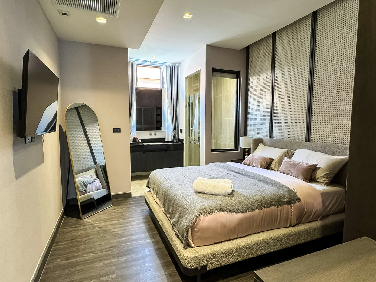 รูป Luxury Pool Villa for Rent in Pratumnak, Jomtien - รูปที่ 9/16