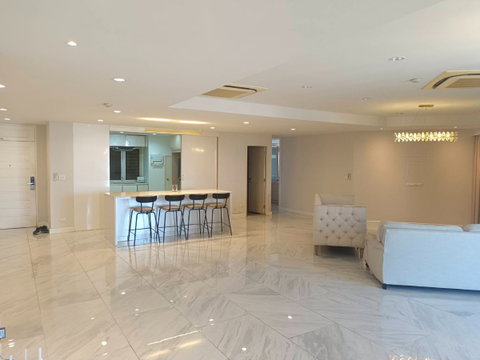 ขาย  ห้องคอนโด กว้าง 3 ห้องนอน ที่ คอนโด NS Tower Bangna, ใกล้ห้าง Central บางนา