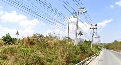 Land for sale ปลวกแดง : Industrial land for sale, zoned purple, adjacent to Amata City Industrial Estate. Rare location.
