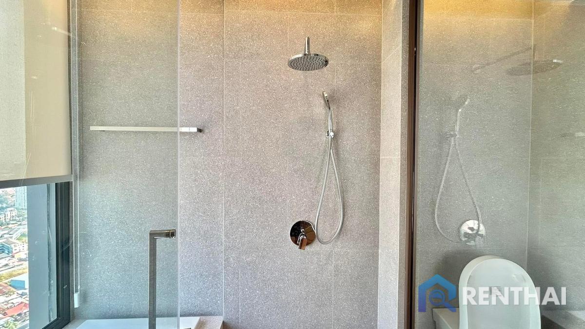 รูป คอนโดหรู 2 ห้องนอนArom Wongamat ให้เช่า ชั้นสูงพร้อมวิวพาโนรามา - รูปที่ 11/25