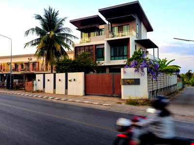 บ้านเดี่ยว ม.มหามกุฏราชวิทยาลัยวิทยาเขตอีสาน : บ้านเดี่ยว 3 ชั้น หรูหรา สะท้อนภาพลักษณ์ | ทำเลทอง ใกล้ถนนมิตรภาพ – มหาวิทยาลัยขอนแก่น