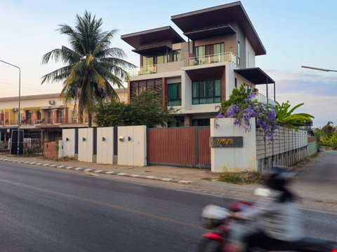 บ้านเดี่ยว 3 ชั้น หรูหรา สะท้อนภาพลักษณ์ | ทำเลทอง ใกล้ถนนมิตรภาพ – มหาวิทยาลัยขอนแก่น