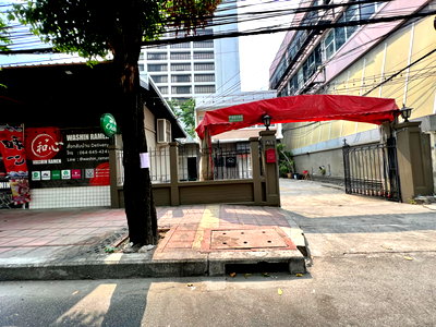 ที่ดิน ถนนพญาไท : ขายที่ดินสีลม ซอย4 (ถนนเดโช)0863377287