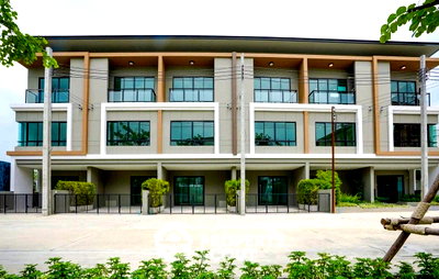 Townhouses for rent Don Mueang Airport : 4-BR Townhouse For Rent At Premium Place Phaholyothin Ramintra (ID 2631312)