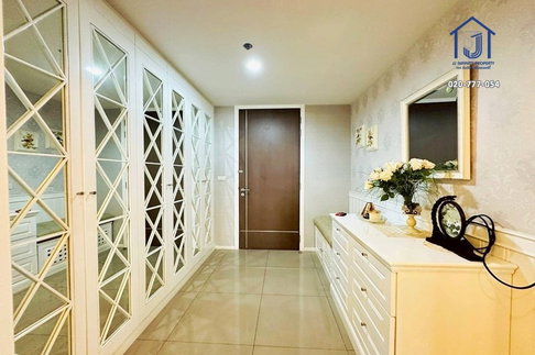 ขายคอนโดหรู 152 ตรม. 15 สุขุมวิท เรสซิเดนเซส ใกล้BTS นานา ใจกลางสุขุมวิท