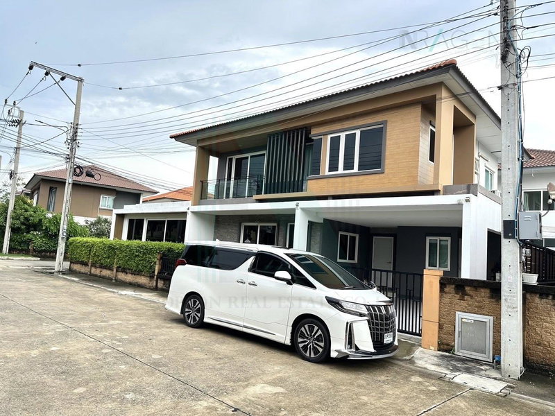 Houses for sale : For Sell House GOLDEN VILLAGE ON NUT - PATTANAKARN 2-story 4 bedroom 4 bathroom