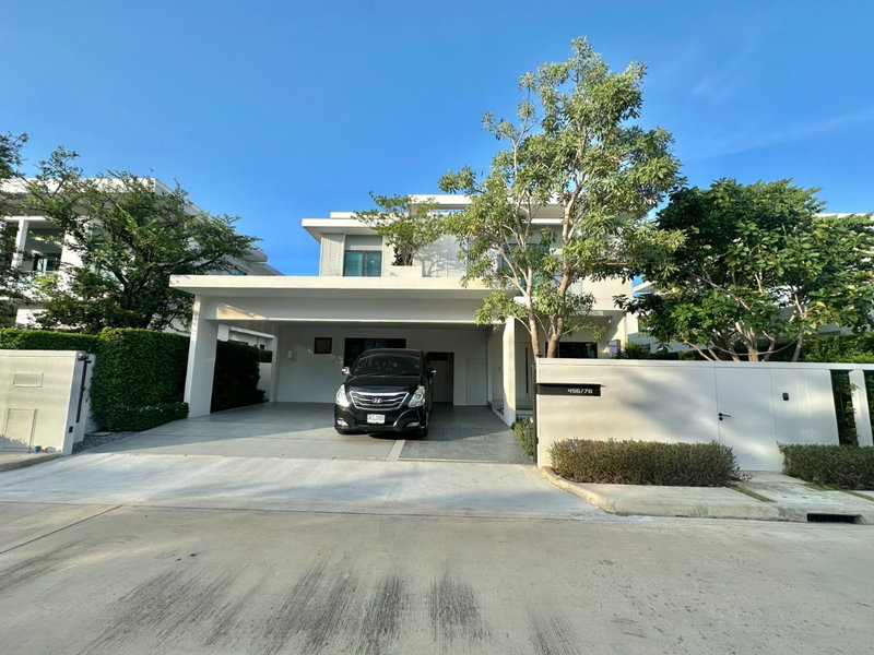 Houses for rent : Mantana Bangna Km.15 for rent next to Club House