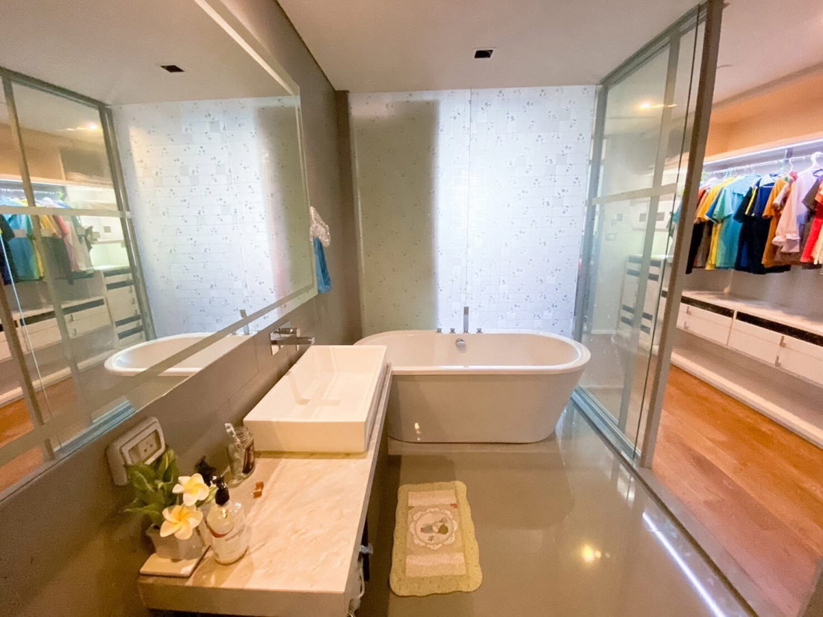 picture The Bangkok                     Sathorn - 6/9