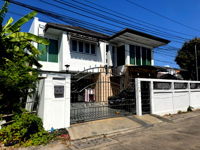 เช่าบ้านเดี่ยว กรุงเทพมหานคร : ให้เช่า บ้านเดี่ยว 2 ชั้น หมู่บ้านเคหะนคร 3 ซอยพัฒนาการ 50 เนื้อที่ 54 ตรว พื้นที่ใช้สอย 185 ตรม 4 ห้องนอน3 ห้องน้ำ จอดรถได้ 6 คัน