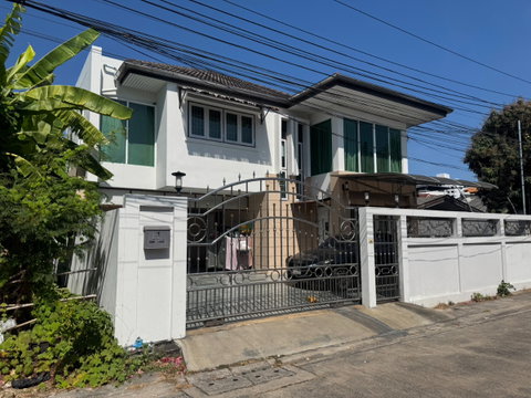 ให้เช่า บ้านเดี่ยว 2 ชั้น หมู่บ้านเคหะนคร 3 ซอยพัฒนาการ 50 เนื้อที่ 54 ตรว พื้นที่ใช้สอย 185 ตรม 4 ห้องนอน3 ห้องน้ำ จอดรถได้ 6 คัน
