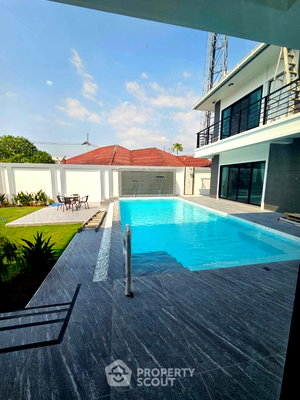 เช่าบ้านเดี่ยว ชลบุรี : วิลล่า 4 ห้องนอน ให้เช่า Luxury New Build โซนพัทยาตะวันออก (หนองปรือ) (ID 2635093)