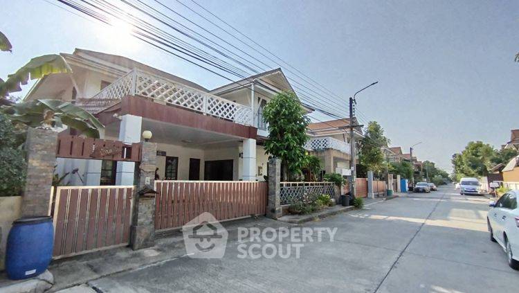 picture Pet-Friendly 3-BR House For Sale, Janbua Suai Village, Saen Saep (ID 2636943) - 10/11