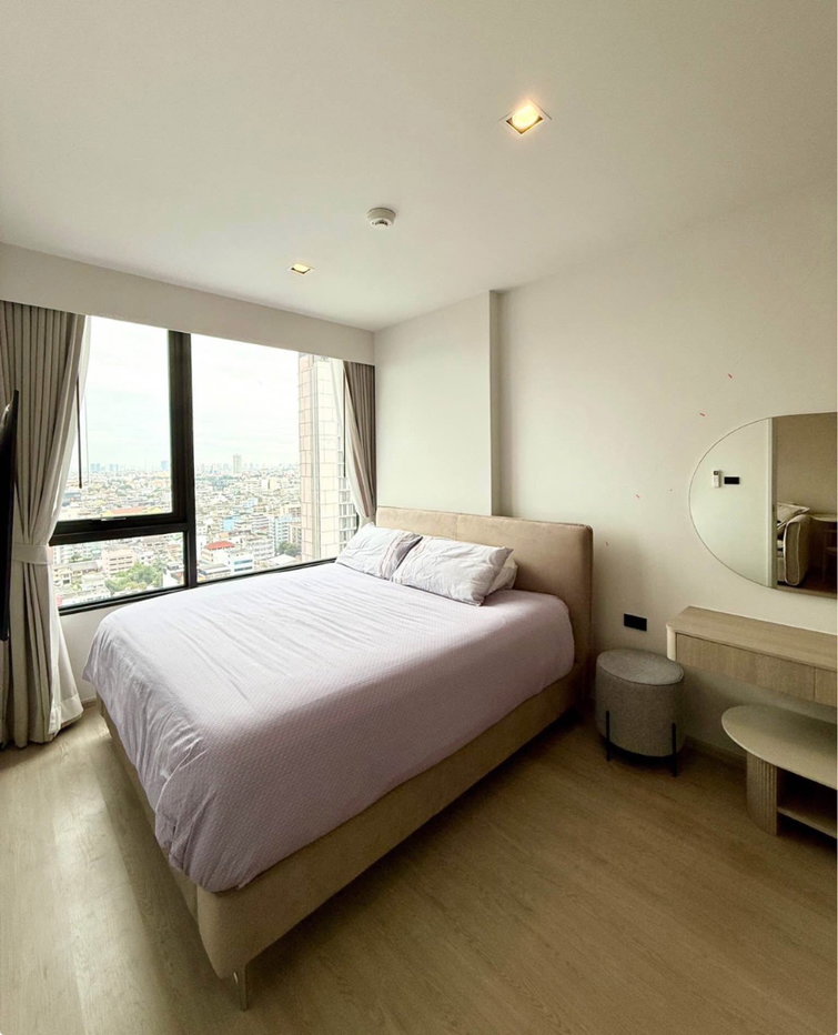 picture Reference Sathorn - Wongwianyai - 1/7