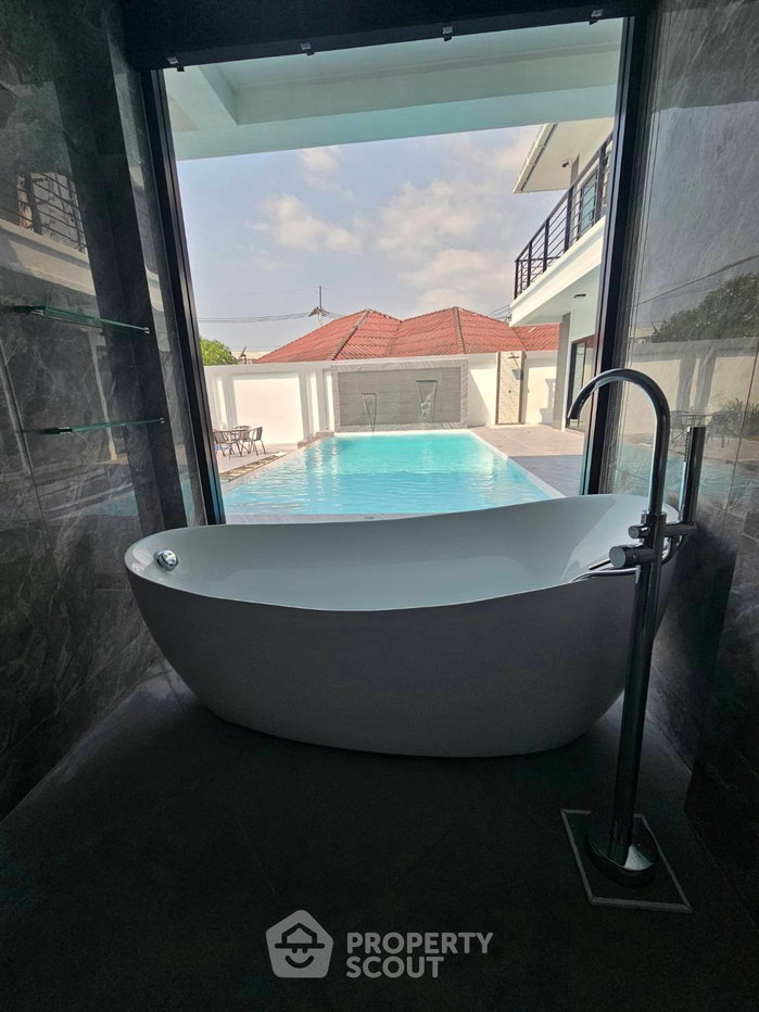 รูป วิลล่า 4 ห้องนอน ให้เช่า Luxury New Build โซนพัทยาตะวันออก (หนองปรือ) (ID 2635093) - รูปที่ 14/18