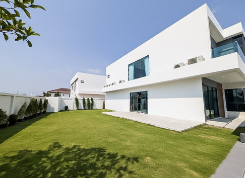 Luxury 5 bedroom Villa for Rent in East Pattaya