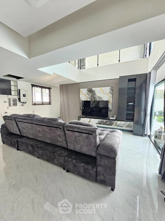 รูป วิลล่า 4 ห้องนอน ให้เช่า Luxury New Build โซนพัทยาตะวันออก (หนองปรือ) (ID 2635093) - รูปที่ 3/18