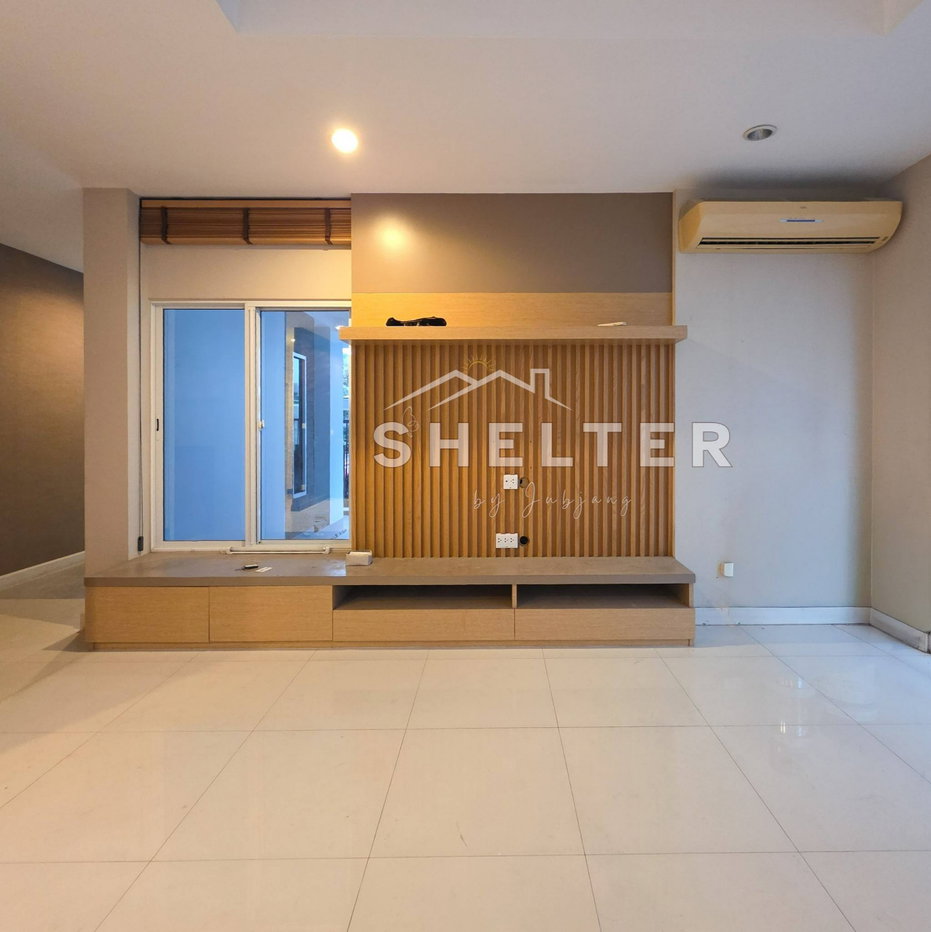 รูป บ้านเดี่ยว 3 ชั้น สไตล์โมเดิร์น สายไฟโครงการลงดิน ใกล้เดอะไนน์และ ABAC 🏠 - รูปที่ 4/23