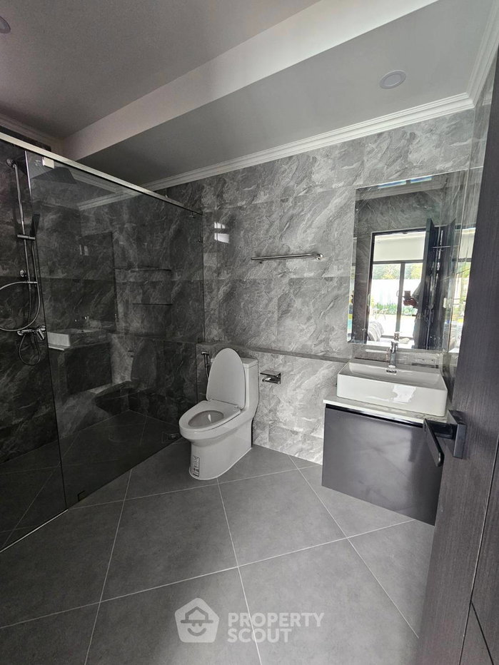 รูป วิลล่า 4 ห้องนอน ให้เช่า Luxury New Build โซนพัทยาตะวันออก (หนองปรือ) (ID 2635093) - รูปที่ 16/18