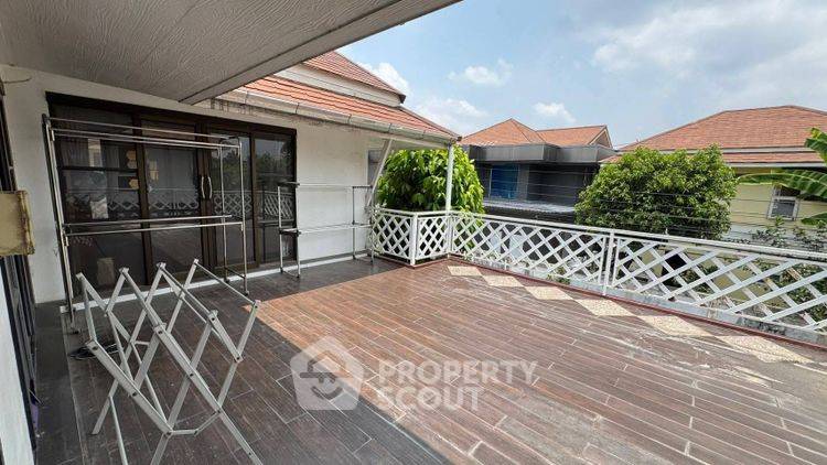 picture Pet-Friendly 3-BR House For Sale, Janbua Suai Village, Saen Saep (ID 2636943) - 9/11