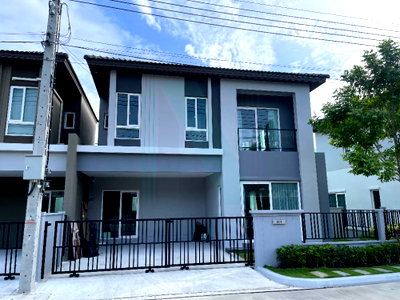 บ้านเดี่ยวให้เช่า : 📌 ให้เช่าบ้านแฝด 2 ชั้น แกรนด์ พลีโน่ เมกา บางนา 3 ห้องนอน 3 ห้องน้ำ