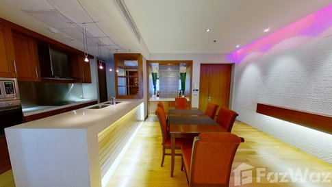 Luxurious Renovated Lake Facing 2BR Condo at the Lakes 575868