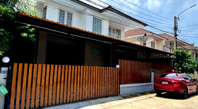 บ้านเดี่ยว ถนนสุวินทวงศ์ : ✅ราคาถูกที่สุดในโครงการ ฟรี!!ต่อเติมตกแต่งใหม่ทั้งหลัง 🏡📍ขายบ้านเดี่ยว หมู่บ้านเพ็ญศิริ ใกล้ถนนสุวินทวงศ์