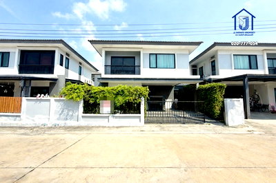 บ้านแฝด นิคมบางพลี : ขายบ้านแฝด 2 ชั้น หมู่บ้านบริทาเนีย บางนา-สุวรรณภูมิ กม.26  ถนนวัดบางบ่อ ใกล้มอเตอร์เวย์กรุงเทพ–ชลบุรี เมกาบางนา
