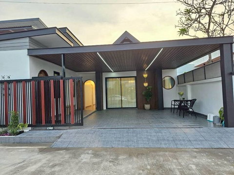 Single house for sale in Pattaya, Soi Siam Country Club. Newly renovated and move in Ready