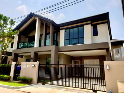 Houses for sale : For Sale: 2-Storey Luxury Detached Home at Bangkok Boulevard Rama 9 Elegant Classic Design | Fully Built-in & Furnished | Prime Krungthep Kreetha 