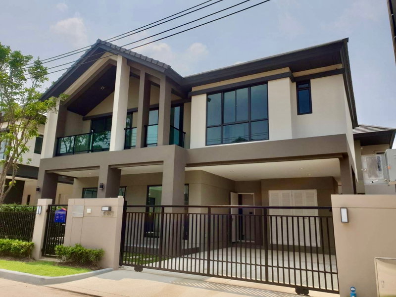 ขายบ้านเดี่ยว : ขายบ้านเดี่ยว 2 ชั้น Bangkok Boulevard พระราม 9 บ้านหรูสภาพเยี่ยม ตกแต่งคลาสสิก Built-in ครบ พร้อมเข้าอยู่ ทำเลศักยภาพกรุงเทพกรีฑาตัดใหม่