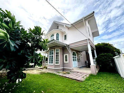 Houses for sale Bangna Commercial College : For Sale: Corner Detached House on Sukhumvit 101 Large Land Plot 149 SQ.W. | Split-Level L-Shape Design | Near BTS Punnawithi