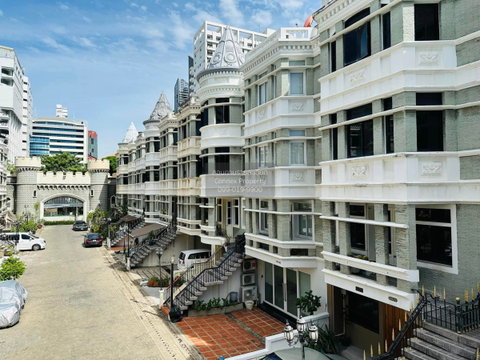 เช่าทาวน์เฮ้าส์/ทาวน์โฮม  หมู่บ้านชิชา คาสเซิล รีโนเวทใหม่ MRT-เพชรบุรี คลองเตยเหนือ เขต วัฒนา กรุงเทพ CX-145492 ✅ ทักไลน์ @connexproperty ตอบทันที ทีมงานมืออาชีพ ✅