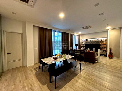 บ้านเดี่ยว บ.เอ็มเค เรสโตรองต์ กรุ๊ป : ขายบ้าน  วีเว่ บางนา กม.13 MRT-ศรีลาซาล (สายสีเหลือง) บางพลีใหญ่ บางพลี สมุทรปราการ CX-127117 ✅ ทักไลน์ @connexproperty ตอบทันที ทีมงานมืออาชีพ ✅