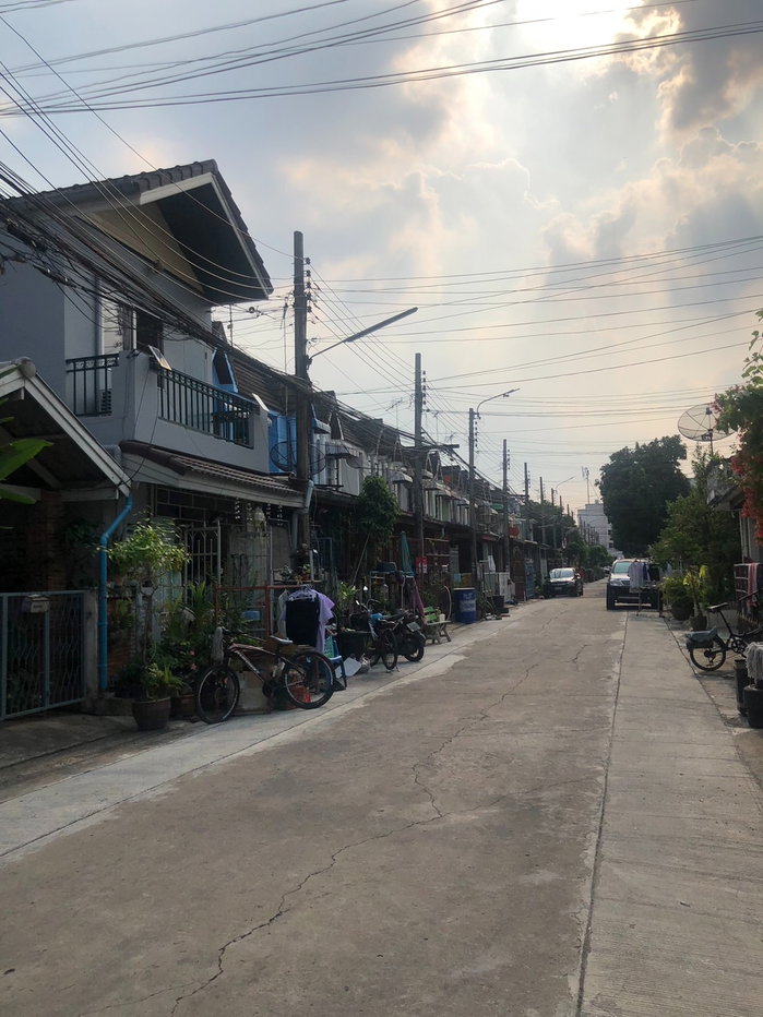 picture Townhouse for Sale in Moo Baan U Charoen (Phahonyothin 50)  Land size: 29 sq.wah (corner unit) 2 bedrooms, 2 bathrooms Good price – negotiable - 4/14