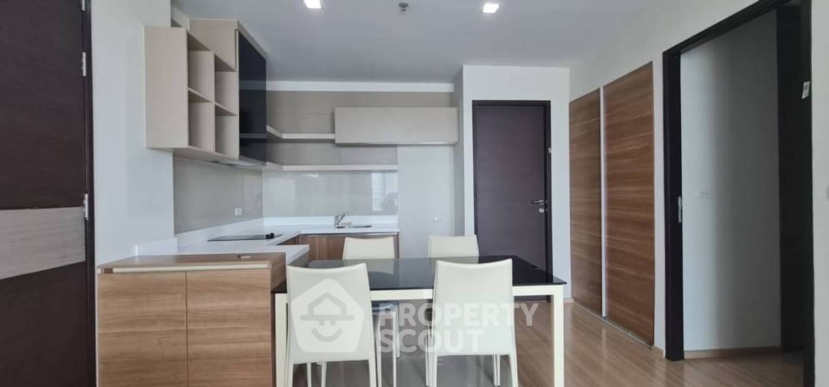 รูป คอนโดสูง 31 ชั้น 2 ห้องนอน 63 ตร.ม. Rhythm Sathorn ใกล้ BTS สะพานตากสิน 300 เมตร (ID 2642906) - รูปที่ 2/4