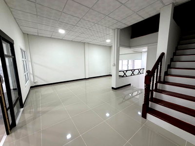 ขายทาวน์โฮม : 🏠 ขายทาวน์โฮม 3 ชั้น รีโนเวทใหม่ทั้งหลัง! หน้ากว้าง 6 เมตร หมู่บ้านกรีนเฮาส์ (สรณคมณ์ ซอย 9) | ดอนเมือง-สรงประภา | 4.5 ล้าน ✨