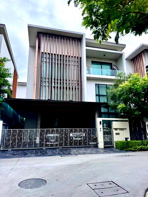 บ้านเดี่ยว ถนนกรุงเทพ-ชลบุรี มอเตอร์เวย์ : ขายบ้านหรู Park Avenue Private กรุงเทพกรีฑา 3 ชั้น 354 ตร.ม เพียง 35 ล้าน