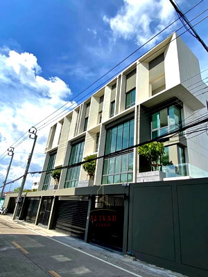 Home office for rent : For rent 3.5-story home office with 4 bedrooms and a private elevator at MYST Onnut-Srinakarin, near the MRT Yellow Line, Srinuch Station