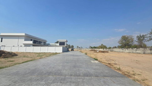 ขายที่ดินรวมสิ่งปลูกสร้างในพัทยา พิกัด อยู่ด้านหลังโรงเรียนธาราพัฒนา