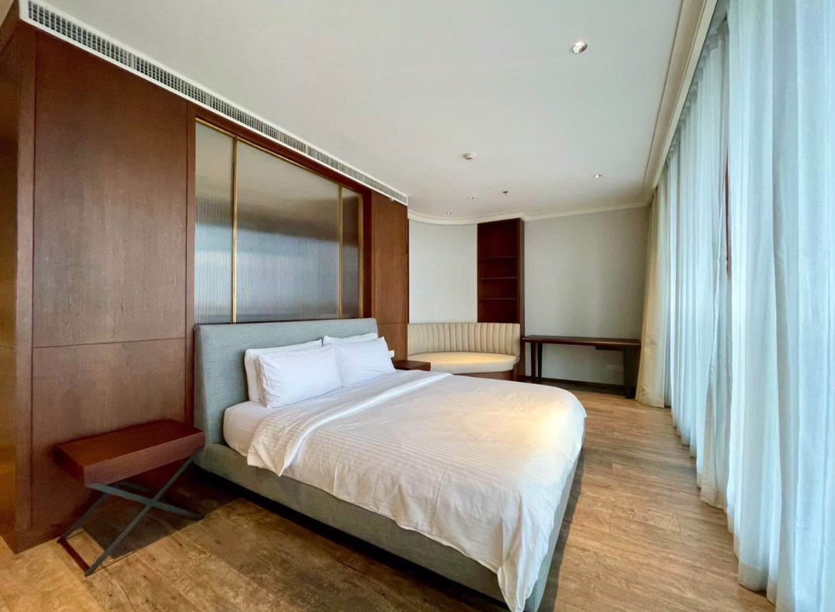picture Noble Ploenchit - 12/18
